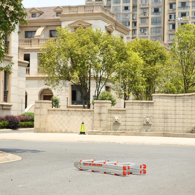 Flared Legs Multipurpose Aluminum Giant Foldable Ladder for Stairs 